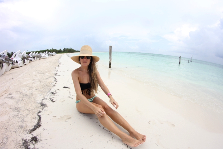 Fringed bikini fashion blogger Mónica Sors, Mes Voyages à Paris