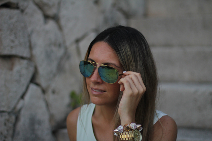 mirrored sunglasses blogger