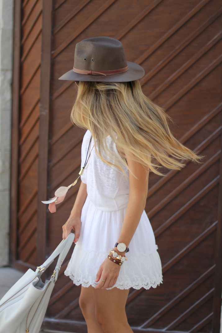White lace skirt fashion blogger Mónica Sors (9)